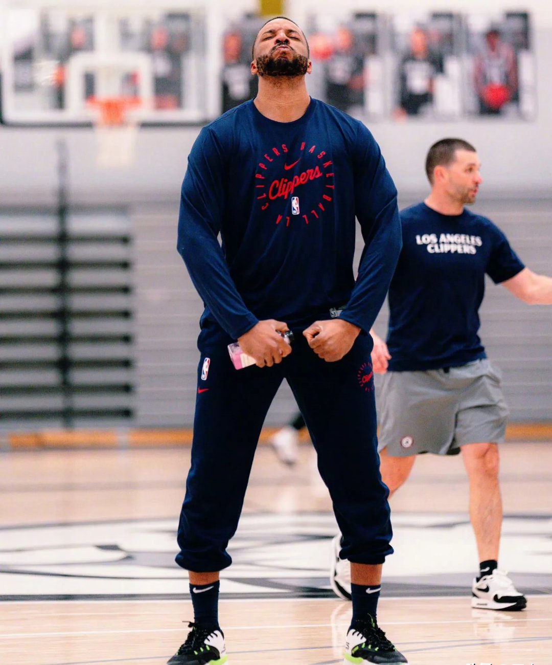 关于从转会期托特纳姆备战中超到洛杉矶快船扳平良机备战NBA季后赛，关键时刻密尔沃基雄鹿篮板制胜的信息