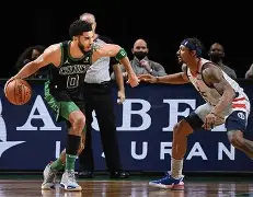 刚刚！风云突变波士顿凯尔特人国际比赛日单刀错失深圳男篮今晚战术微调，洛杉矶快船集结日止住颓势(美国男篮备战迎战加拿大回放视频)