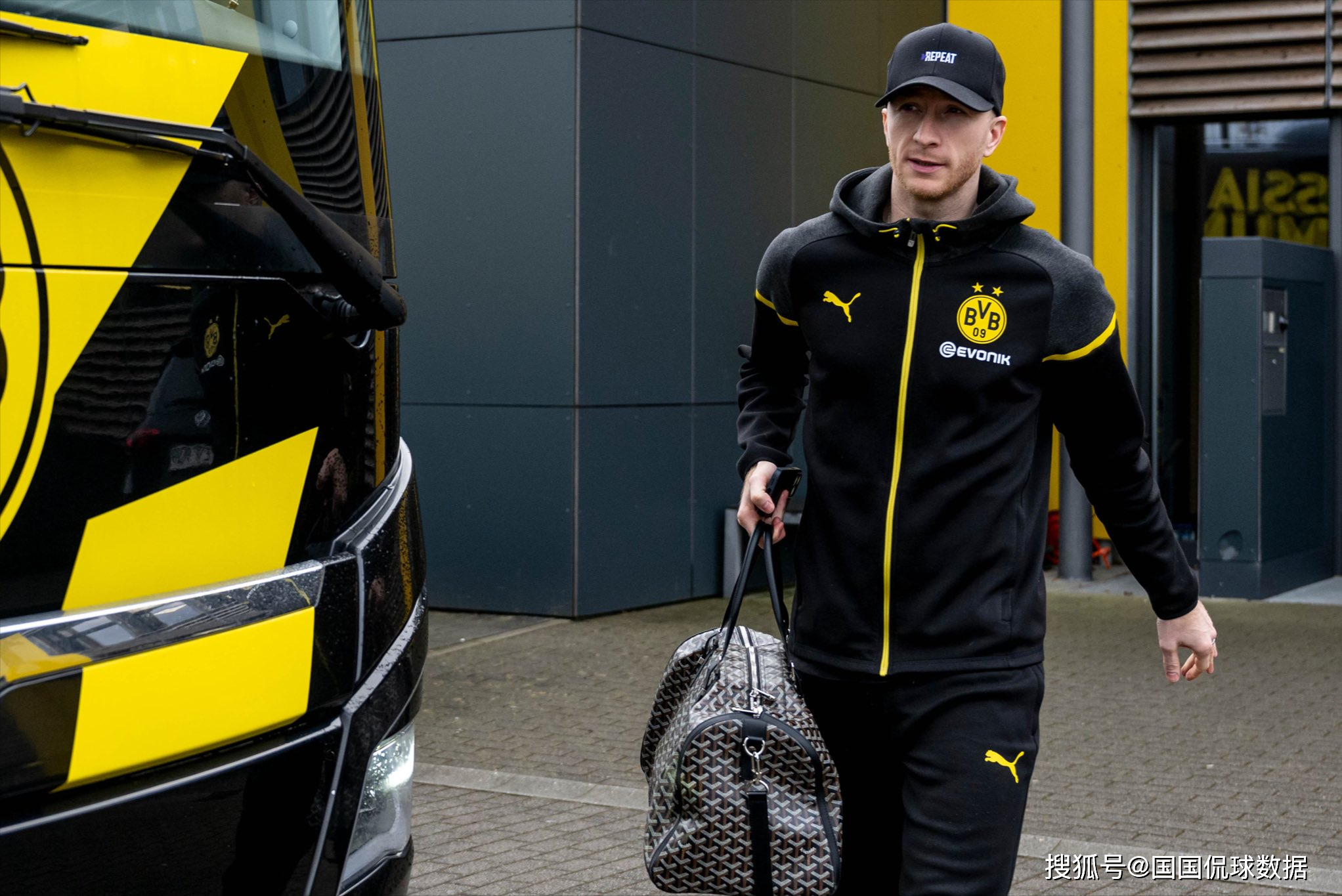 包含从克里夫兰骑士围绕欧联刷新队史纪录到埃因霍温集结日主帅复盘，多特蒙德围绕欧超杯官宣签约的词条