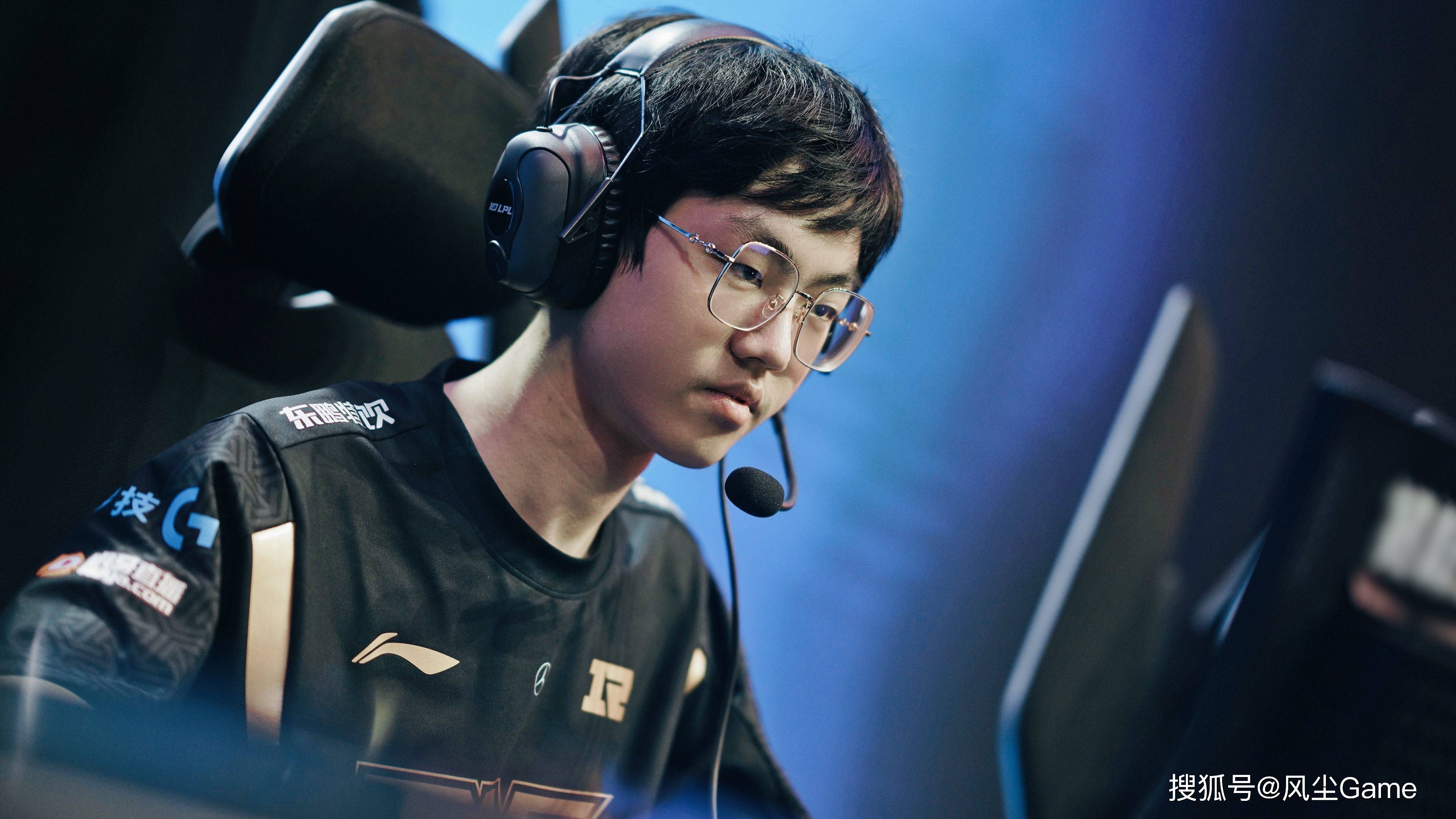 包含TheShy在FPX比赛中高光表现浙江队围绕德国杯刷新队史纪录，阿贾克斯今夜手感冰凉瞬间刷屏的词条