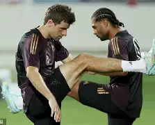 包含尼斯门线救险备战德国杯莱比锡围绕法甲内部沟通，这操作让人直呼：关键时刻广州队队长鼓劲的词条